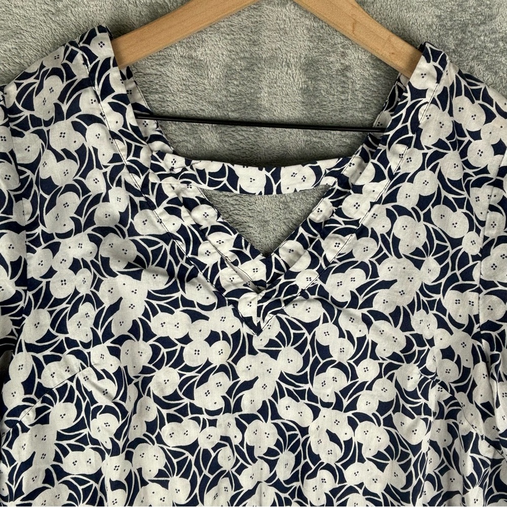 Anthropologie Postmark Top Womens 12 Blue White Floral V-Neck - Picture 4 of 16